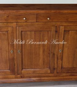 Credenza artigianale realizzata in noce massiccio con 3 ante stile piemontese